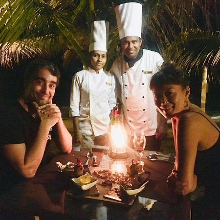 Peacock Beach Hotel Hambantota Bagian luar foto