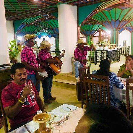 Peacock Beach Hotel Hambantota Bagian luar foto