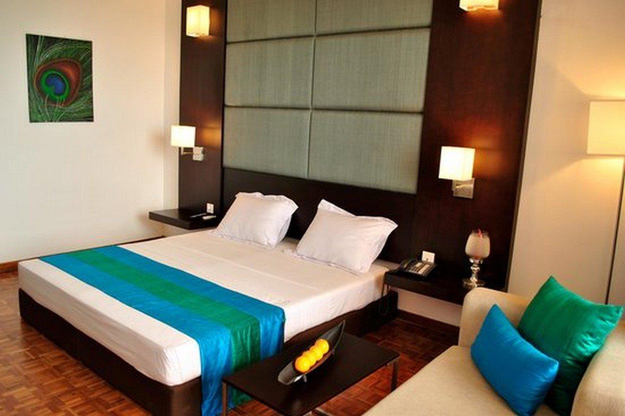 Peacock Beach Hotel Hambantota Bagian luar foto