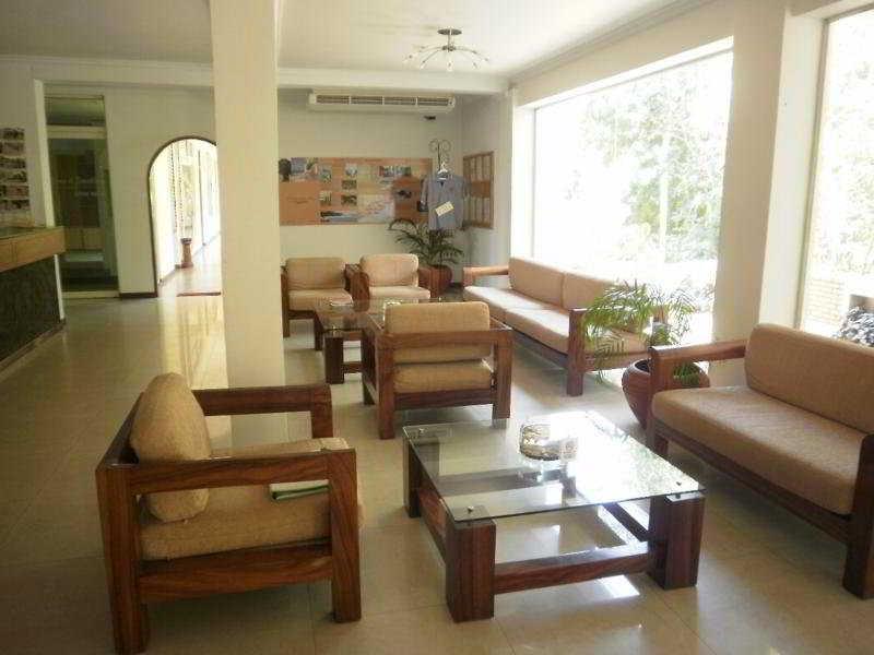 Peacock Beach Hotel Hambantota Bagian luar foto