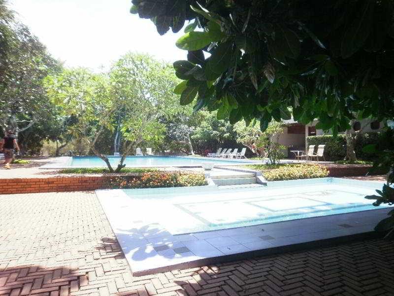 Peacock Beach Hotel Hambantota Bagian luar foto