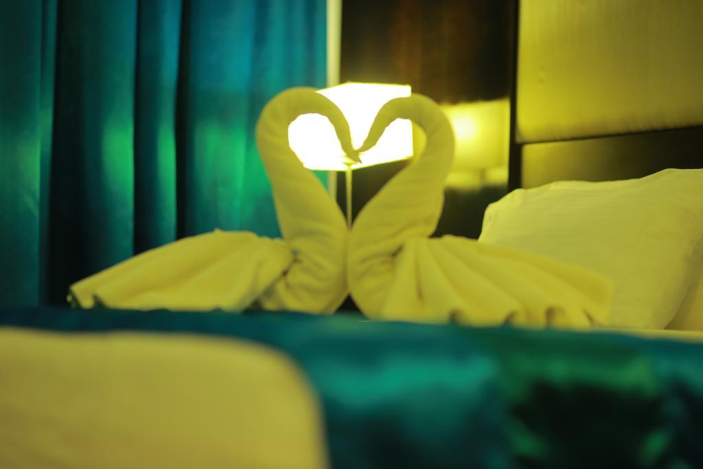 Peacock Beach Hotel Hambantota Bagian luar foto