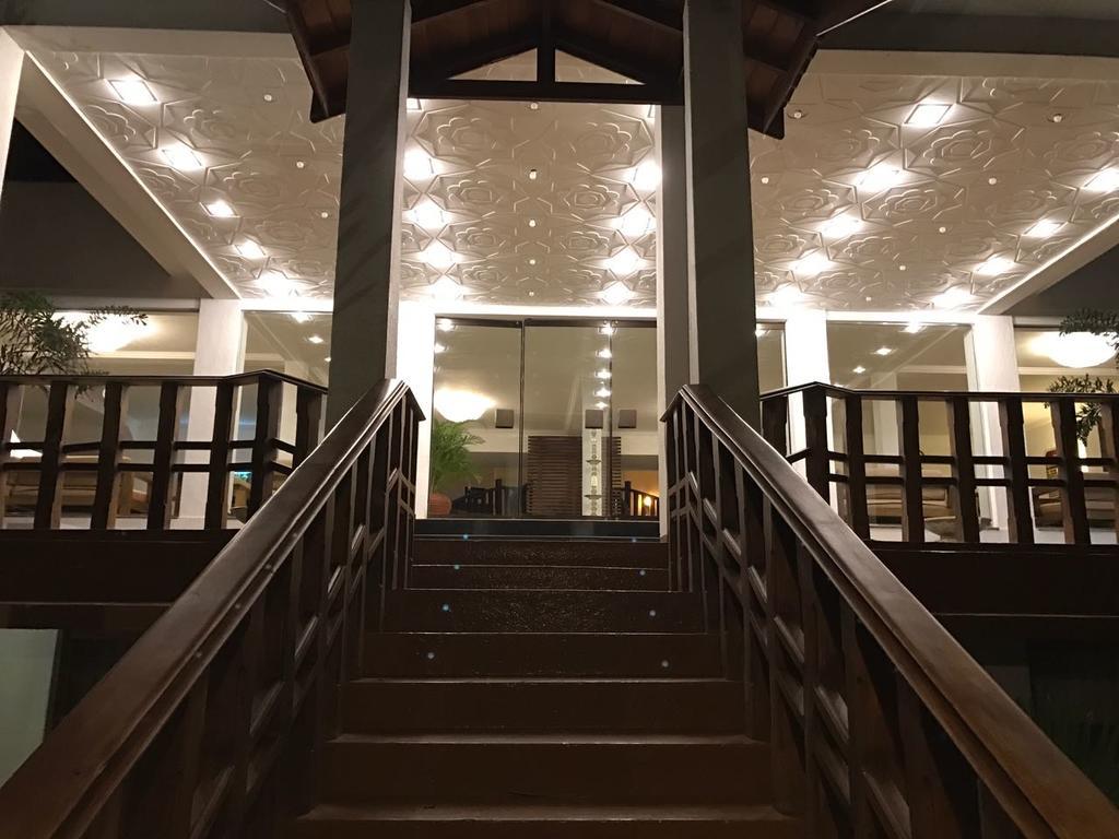 Peacock Beach Hotel Hambantota Bagian luar foto