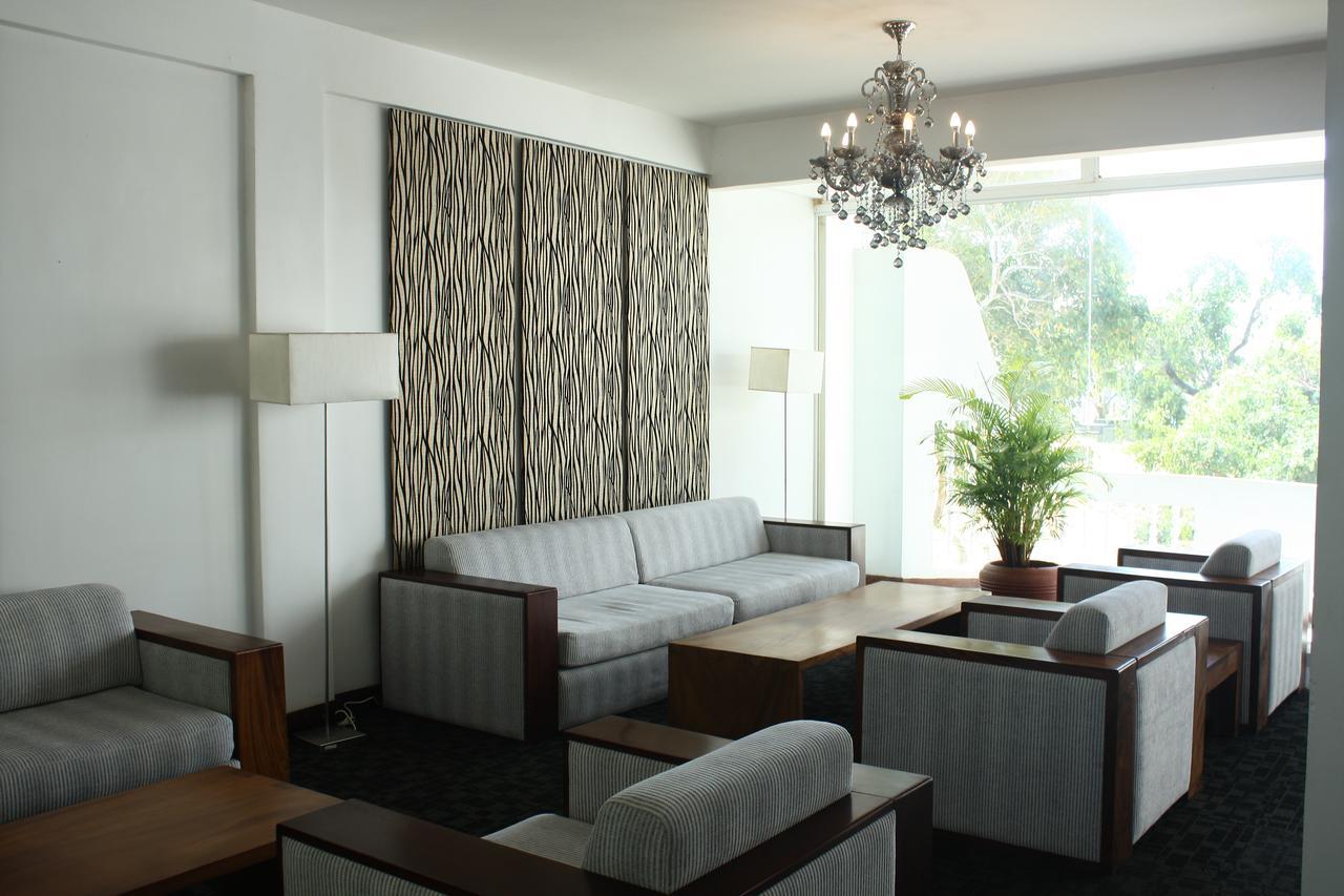 Peacock Beach Hotel Hambantota Bagian luar foto