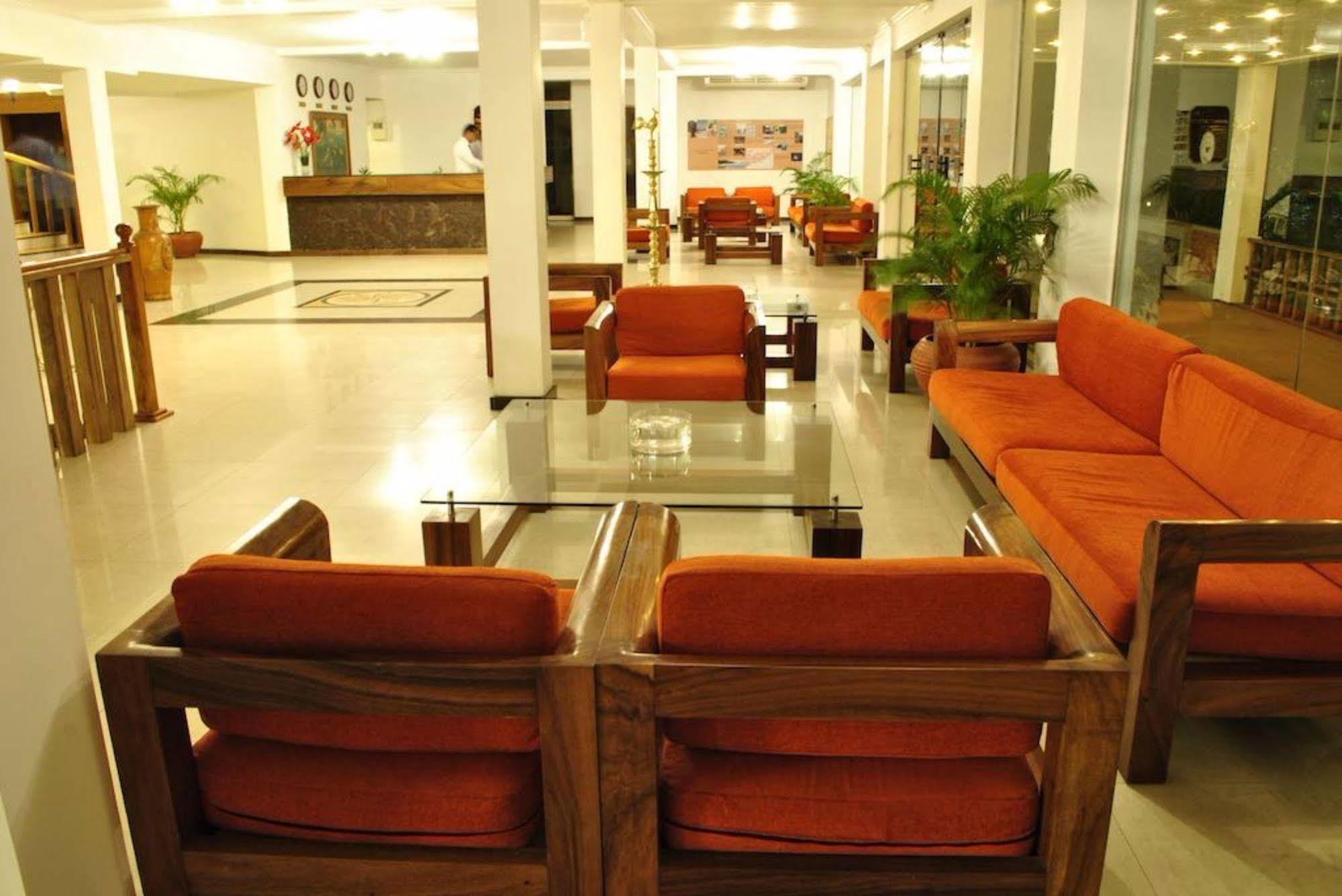 Peacock Beach Hotel Hambantota Bagian luar foto