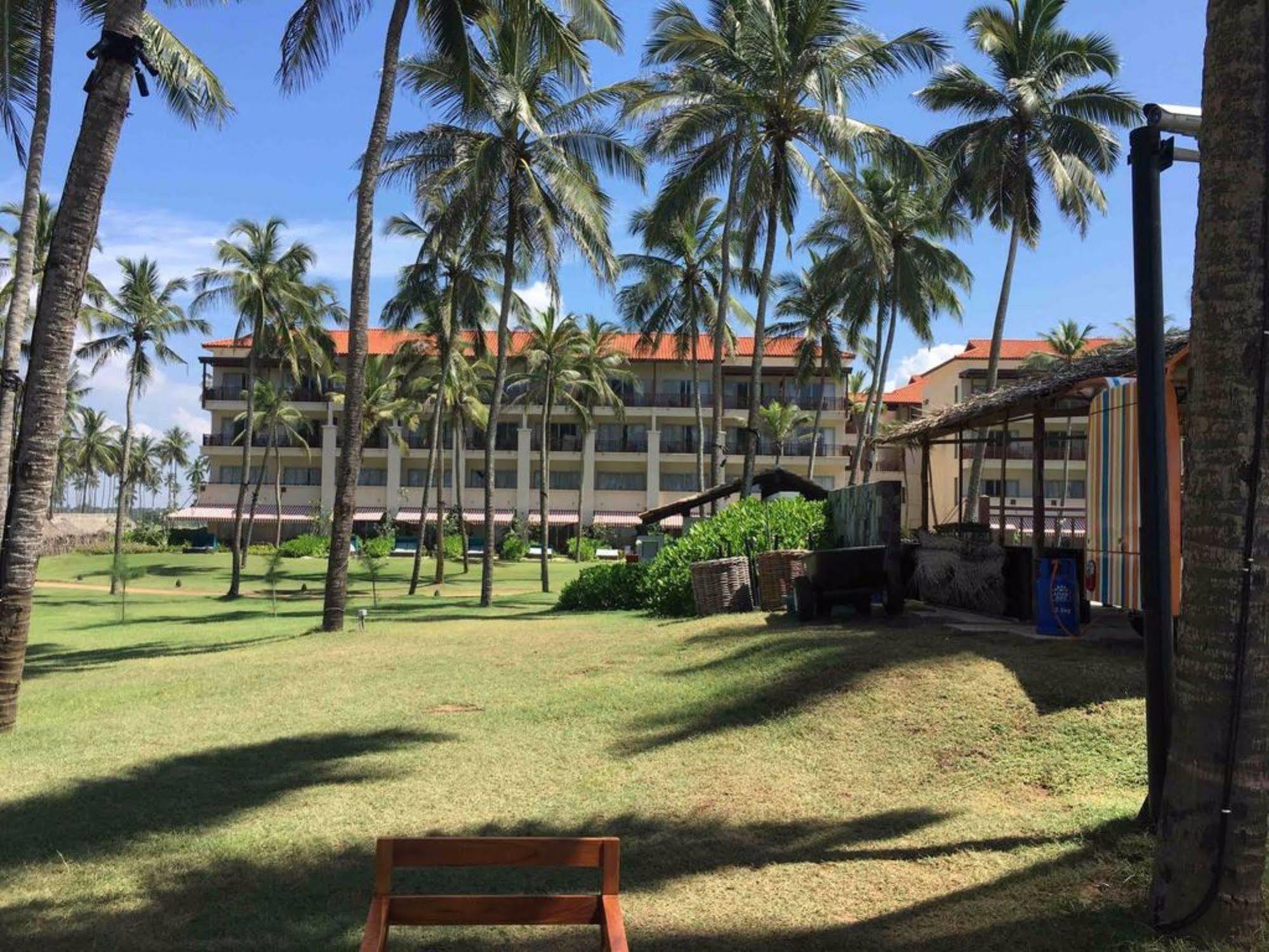 Peacock Beach Hotel Hambantota Bagian luar foto