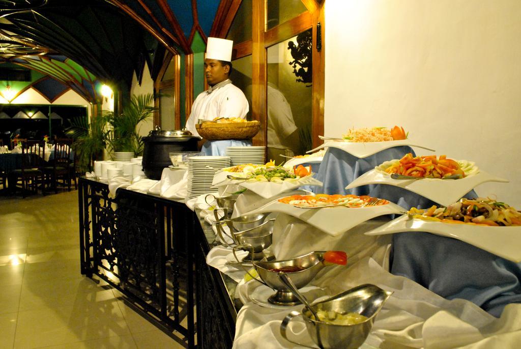 Peacock Beach Hotel Hambantota Bagian luar foto