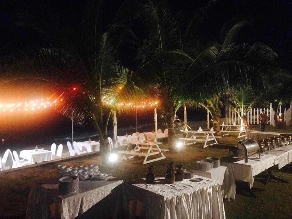 Peacock Beach Hotel Hambantota Bagian luar foto