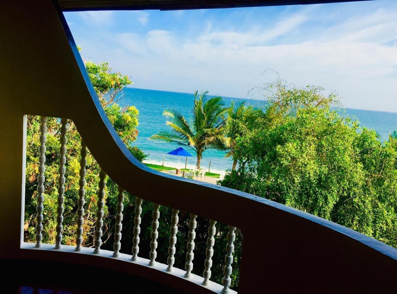 Peacock Beach Hotel Hambantota Bagian luar foto