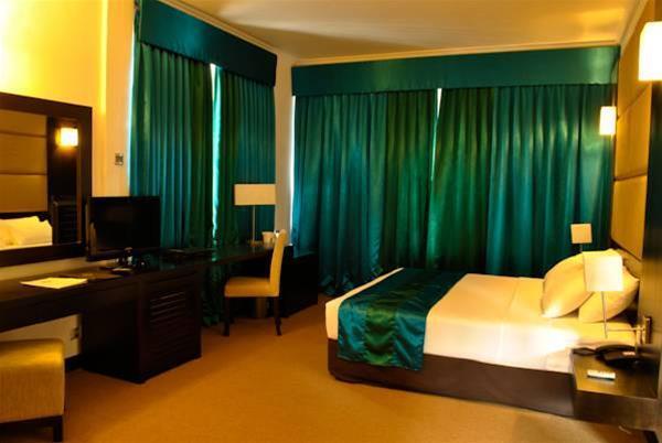Peacock Beach Hotel Hambantota Bagian luar foto